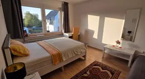 Ein bequemes Zimmer in einer ruhigen Umgebung Näher Zentrum mit gemeinsam genutzte Bad und Küchengeräte - Image 2