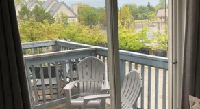 Artistic Hillside Loft - Image 5
