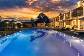 Comissa Luxury Suites, Deluxe 2 - Image 3