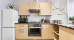 Immaculate 2BR London Flat with King Bed-Parking Available-Sleeps 6-20 Percent OFF Off Long Stays! Perfect for Families, Contractors & Couples! - Image 4