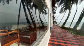 Willo Stays On the beach Sea view Ocean Hues holiday home - Image 3