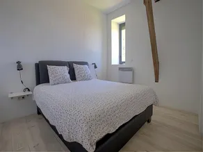 Spacious Holiday Home with Private Garden - Image 4