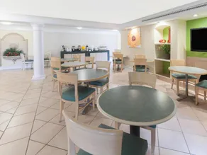 South Houston Inn & Suites Hobby Airport I 45 - Image 3