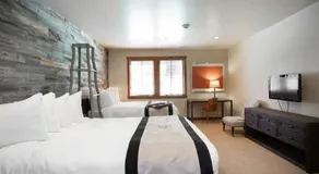 Hotel Room - Silver Baron Lodge - Image 2