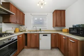 Stylish 2 Bedroom 2 Bathroom Apartment • Great Location • Free Parking • Fast WiFi • Yoko Property - Image 2