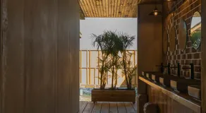 Aqua Lounge - Image 4