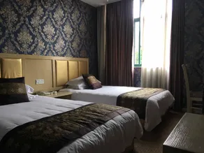 White-Collar Holiday Hotel - Image 2