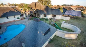 12 On Vaal Drive Guest Lodge - Image 4