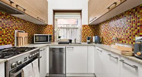 Mosman 2BR Apartment-Near Beaches-Sleeps 6-Balcony & Fast WiFi - Image 4