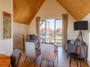 Waterfront escape with marina views - Image 2