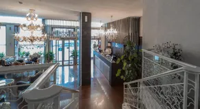 Canova Hotel - Image 2