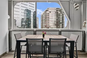 Modern 1 Bed Apartment with City Views - Image 5