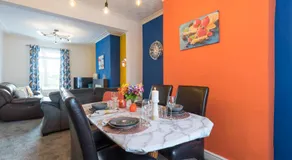 3 Bedroom Adom Home 4 Beds- 5 Mins to Hull Stadium- Close City Centre - Image 4