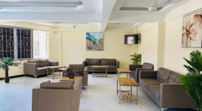 Merry Villa Hotel & Apartments - Image 2