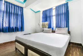 SPOT ON 37412 Hotel Priti International - Image 3