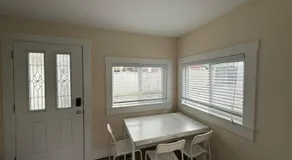 Cozy Private Queen Room Commercial Broadway - Image 4