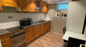 Lovely room by the sea with shared kitchen and bathroom - Image 4