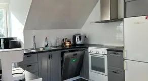 Rymlig och modern lägenhet i villa. Perfekt för familjer. Med parkering. - Image 2