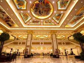 Royal Hotel - Image 4