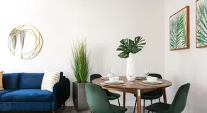 Luxury 2BR Apartment Great Area with Parking - Image 3