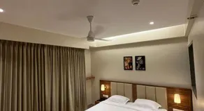 Hotel Krystal - Image 2