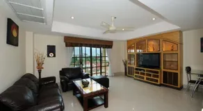 Royal Park Apartments - Image 2