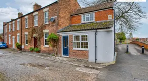 Spacious 1bed - 2 Floors - Located on the River Side and close to Town Centre - Free Parking - Image 4