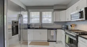 Spacious 3BR Cooper-Young Bungalow - Sleeps 8 - Walkable to Dining - Easy Access to Downtown - Parking - Image 4