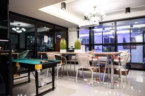 48 Metro Hotel - Image 3