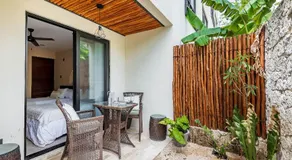 | Suite Boutique P/2 • Swim Up·Patio & Kitchenette - Image 3