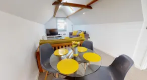 Beautiful Coach House - Image 3