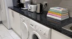 Spacious 4-Bed Home in Chislehurst near New Eltham Station - Image 3