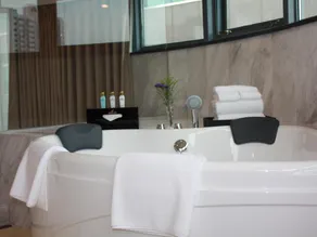 Yijia International Hotel - Image 5