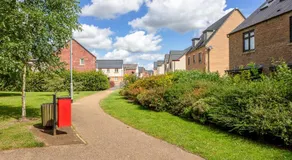Beautiful Detached House with Driveway Parking, Study Room, Spacious Garden, Smart TVs and Fast Wifi by Yoko Property - Image 4