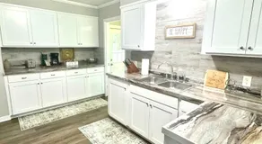 Soothing Greens Color Peaceful 3 BR 1BA Dwelling - Image 5