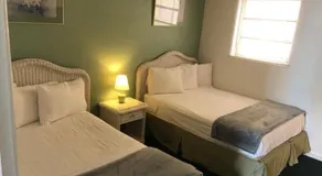 Gold Crest Motel - Image 2