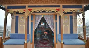 Dolphin houseboat - Image 5