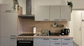 Cozy City Center Designer Apartment for 10 People - Image 5