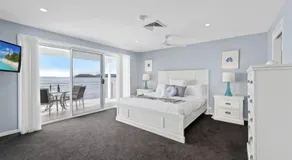 Waterfront Wonderland 41 Foreshore Dr stunning house with a lift linen Wi Fi and ducted air conditioning - Image 2