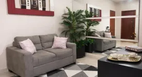 Apê estiloso e funcional no coração da cidade - Image 4