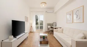 City Chic Apartment with Park View - Image 2