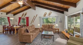 Maple Leaf Lodge by NW Comfy Cabins - Image 3