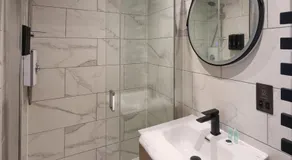Apartamento vacacional con jacuzzi | Vistas al río - Image 5
