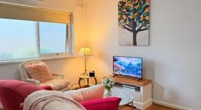 Melbourne St Kilda Entire Apartment Beachside, Grandprix F1, WiFi and Free Parking Included - Image 2