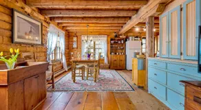 Wood Road Retreat - Image 3