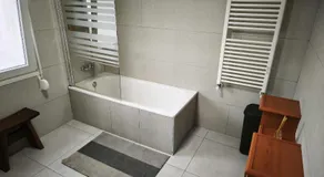 Suite privada con terraza y parking - Image 3