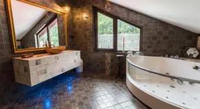 Pension Casa Wenge - Jacuzzi Room - Image 3