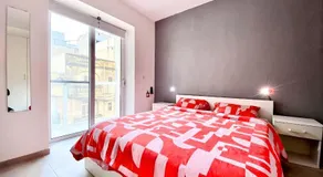 Central Private En-Suite with Balcony in shared residence - Image 2