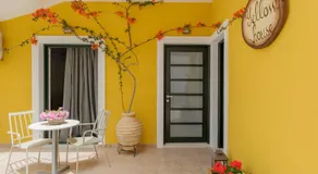 Yellow house - Image 5