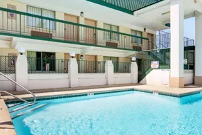 Super 8 By Wyndham Charlotte Downtown Area - Image 2